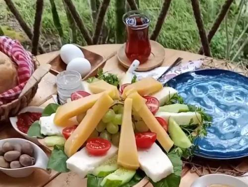 Bu balkonda kahvaltı keyfi için iletişime geçiniz